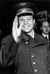 Yuri Gagarin Saludando